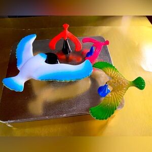 RETRO MAGIC BALANCING  BIRDS (4) FUN TOYS THEY BALANCE OF ALMOST AN…